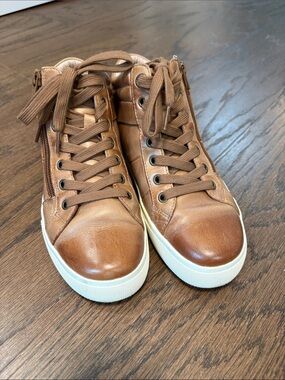 Taos Winner Tan High top Leather $190 size W6.5